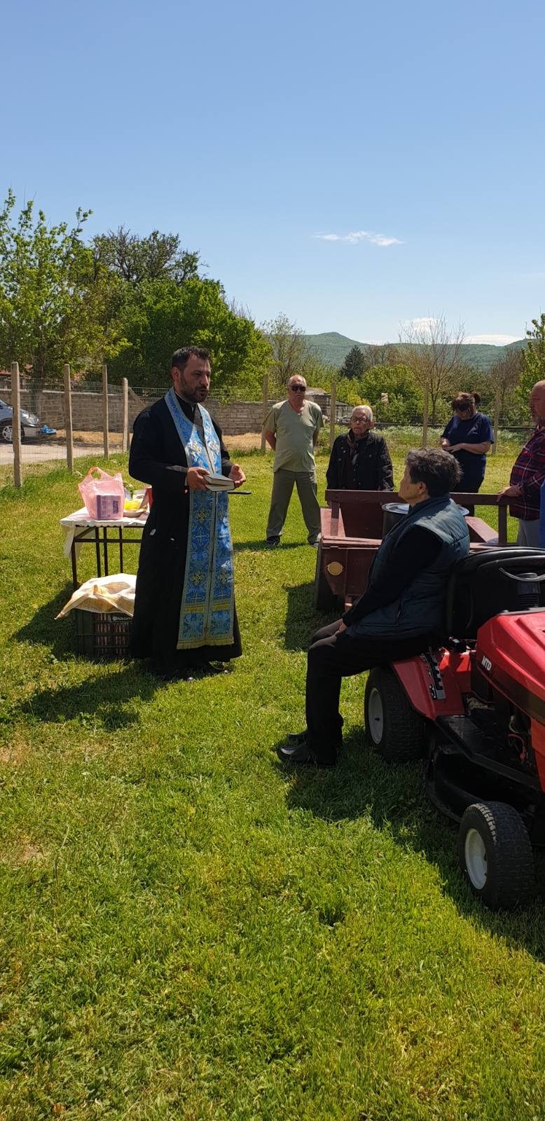 Водосвет за начало на строежа, отслужен от свещеник