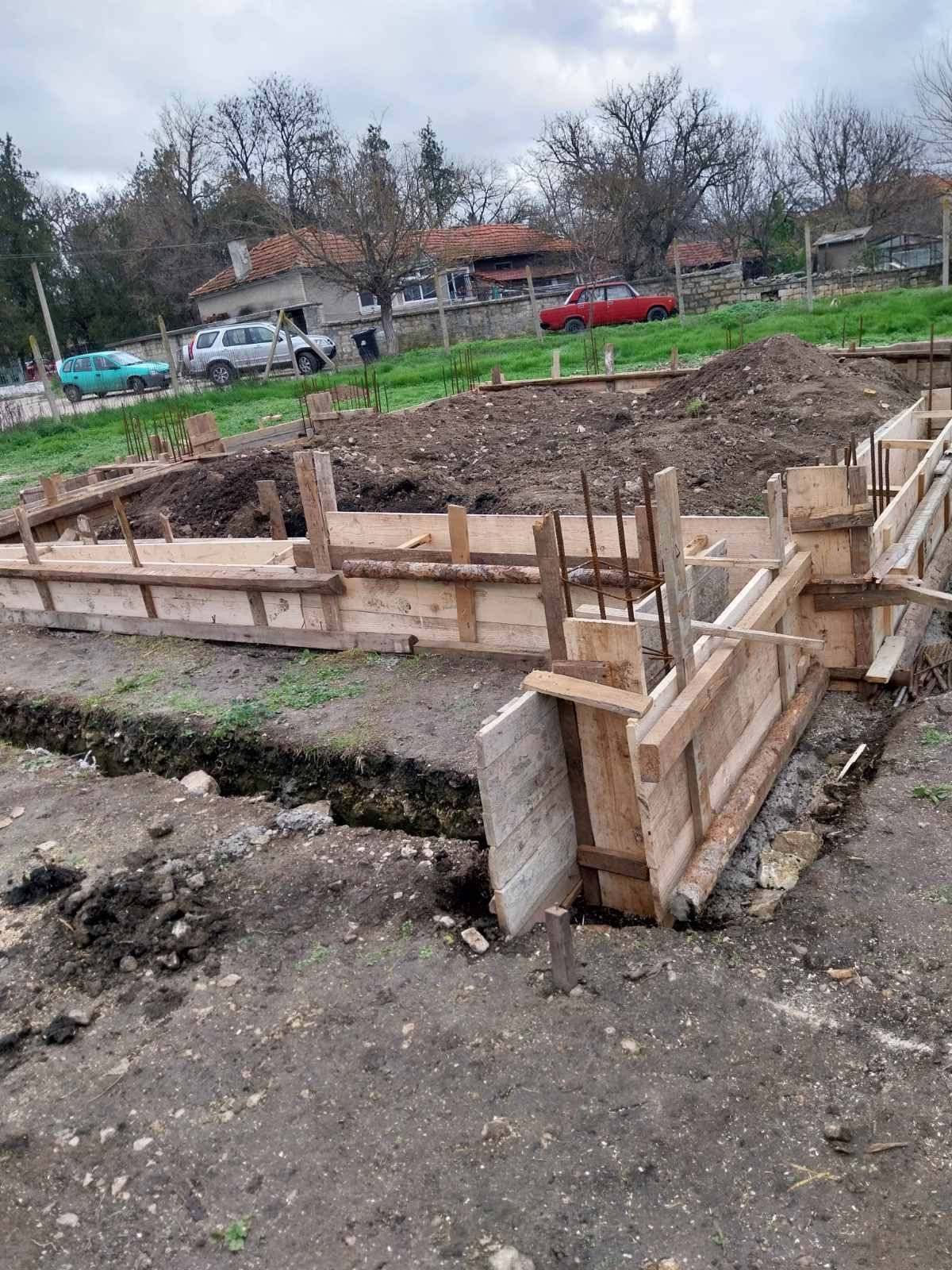 Кофраж на основите на храма